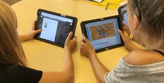 Digitala läromedel ökar elevernas lust att lära på Brogårdaskolan